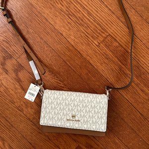 Jet Set Small Logo Smartphone Convertible Crossbody Bag